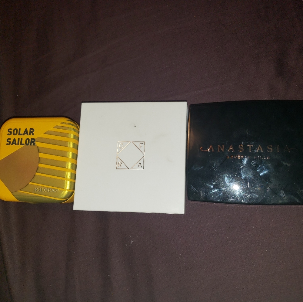 Kaleidos,Ofra, ABH Used Cheek Bundle